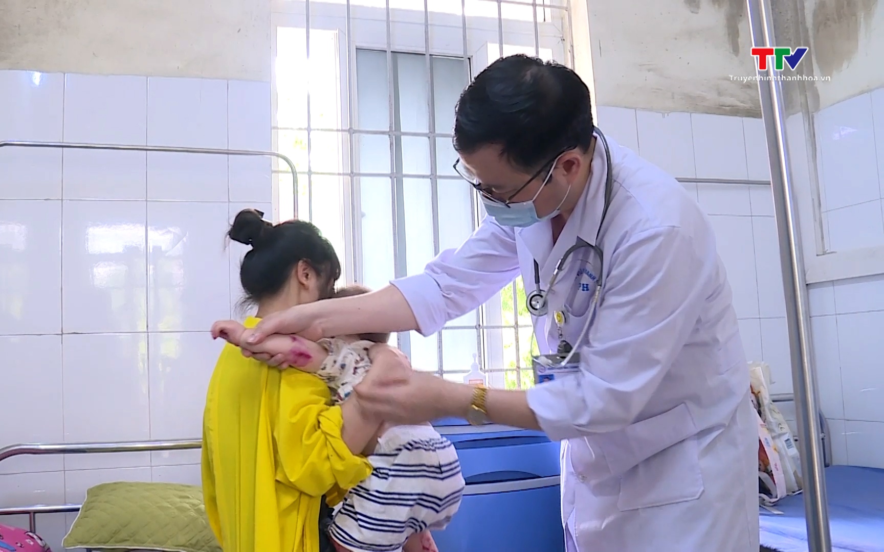 Ph&ograve;ng v&agrave; điều trị bệnh tay ch&acirc;n miệng - Ảnh 1.