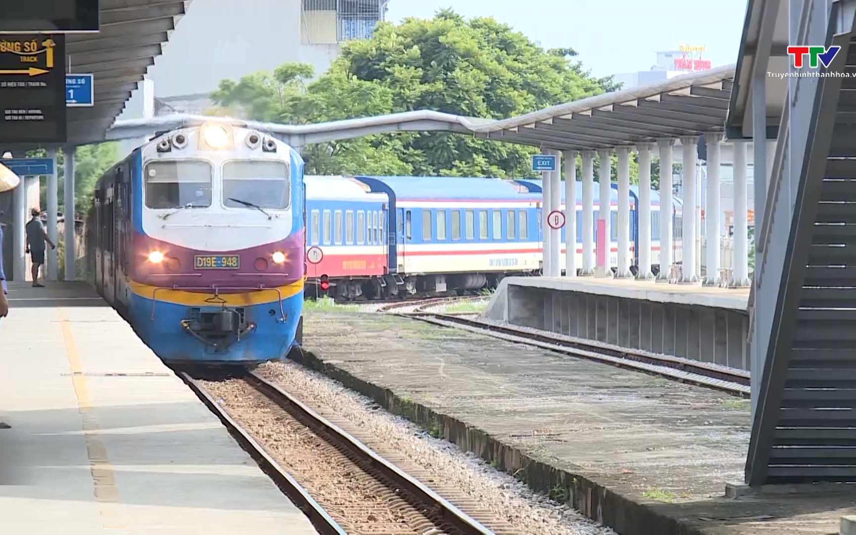 Đường sắt Việt Nam tiếp tục giảm gi&aacute; v&eacute; t&agrave;u kh&aacute;ch