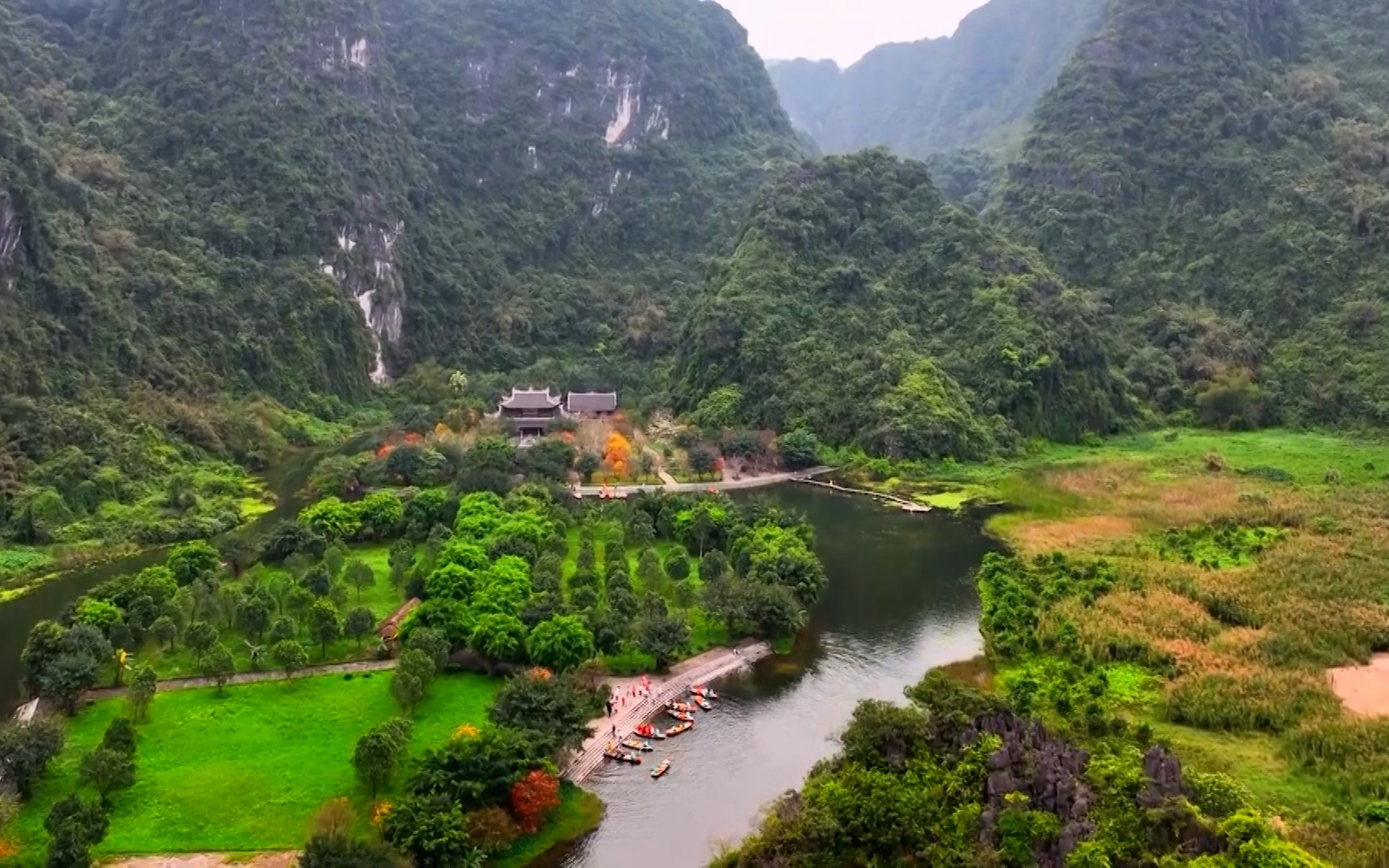Tuần du lịch Ninh Bình 2026- Ảnh 1. Đa dạng trải nghiệm, động lực thúc đẩy du lịch Ninh Bình phát triển