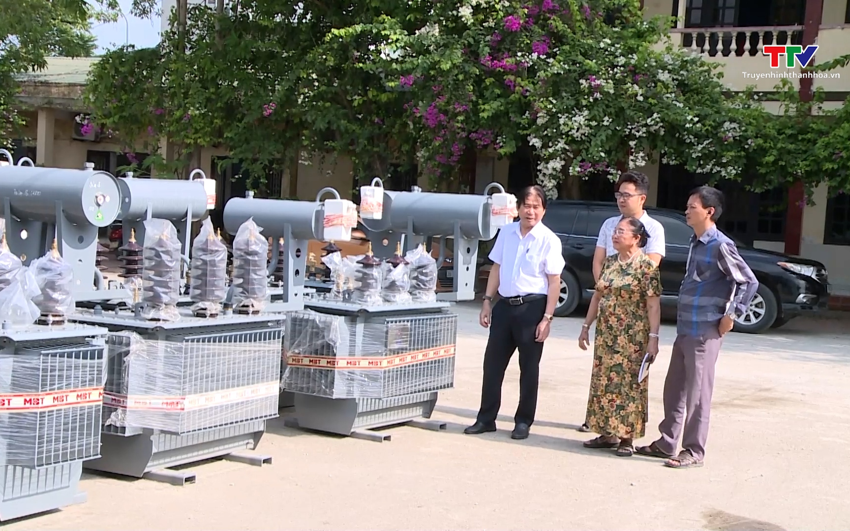 Cần khẩn trương khắc phục tình trạng yếu điện ở phường Hải Lĩnh- Ảnh 1. Đáp ứng nhu cầu sử dụng điện ổn định cho người dân