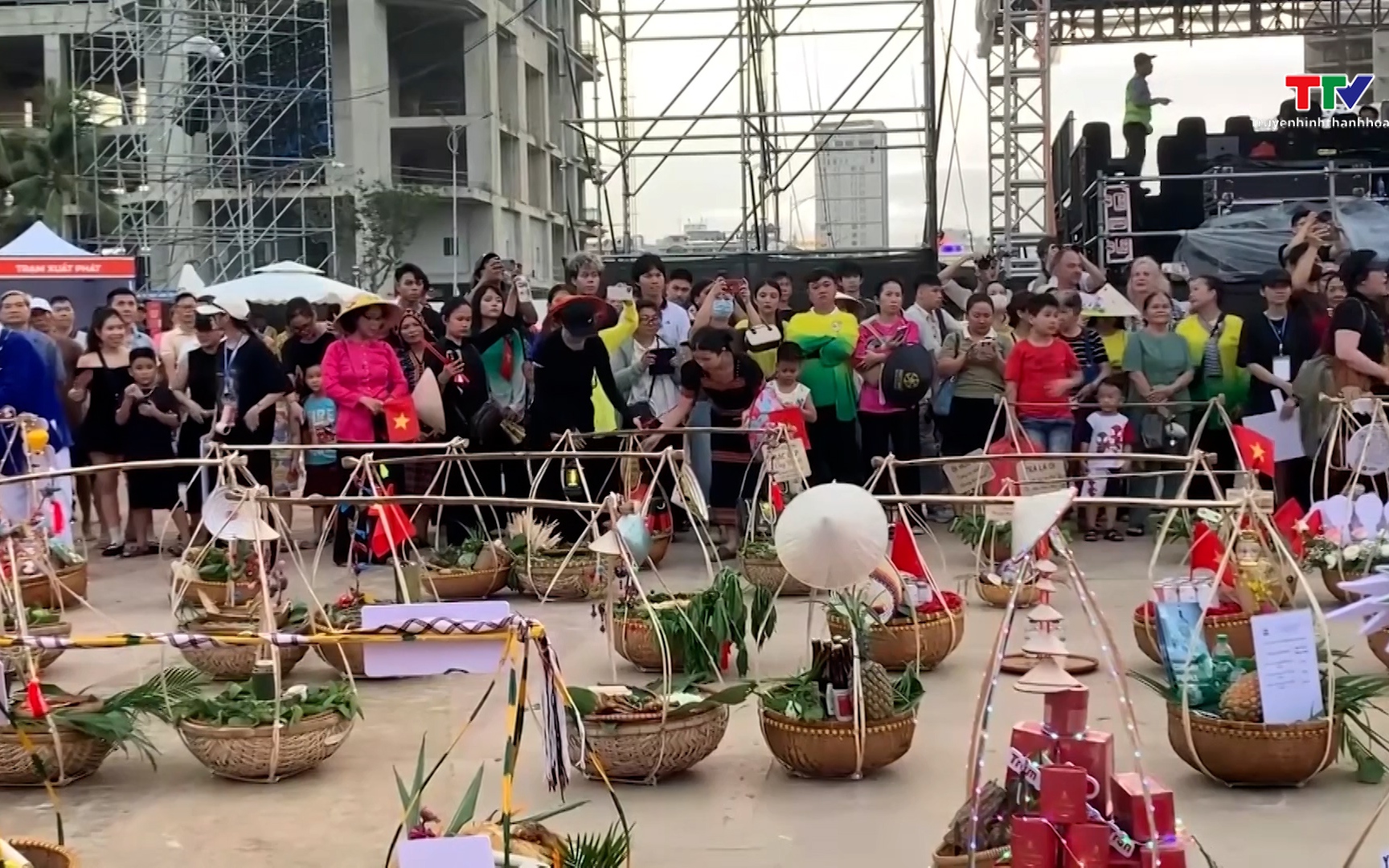 &ldquo;G&aacute;nh vị Đ&agrave; Nẵng&rdquo; h&uacute;t kh&aacute;ch đến với phố biển m&ugrave;a du lịch h&egrave;