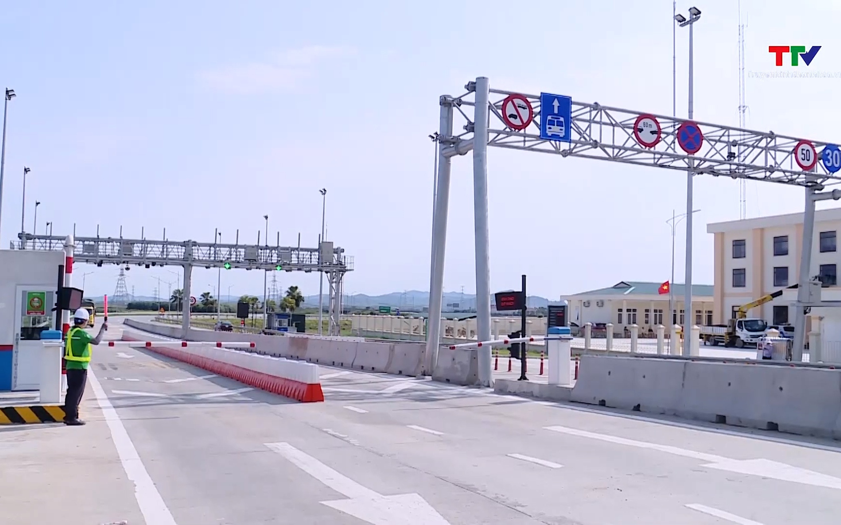 5 tuyến cao tốc vận h&agrave;nh thu ph&iacute; ổn định