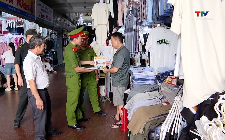 Cảnh báo nguy cơ cháy, nổ từ sự chủ quan, lơ là- Ảnh 1. Tăng cường sự lãnh đạo của Đảng trong phòng cháy chữa cháy và cứu nạn cứu hộ trong tình hình mới