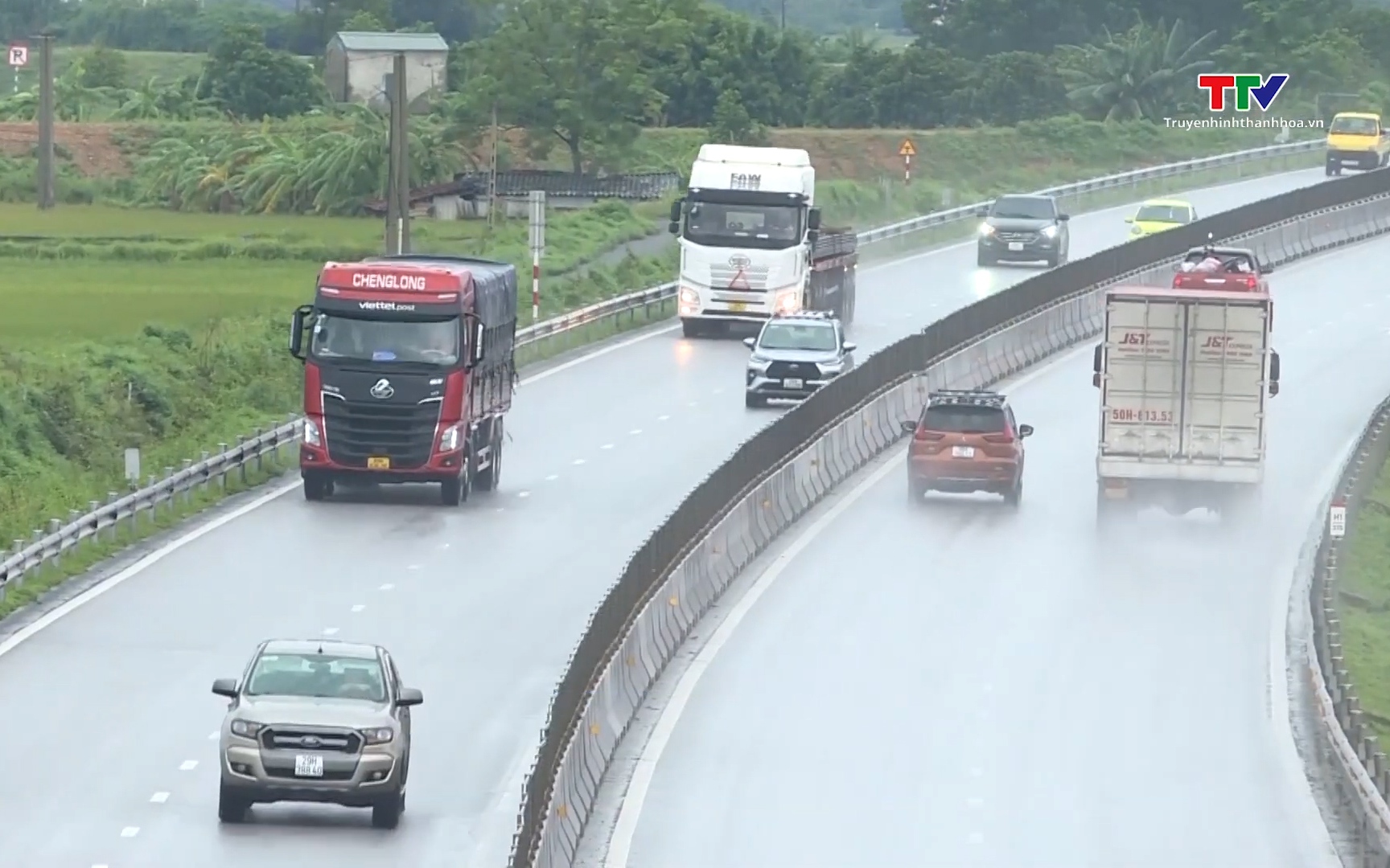 Cảnh s&aacute;t giao th&ocirc;ng cảnh b&aacute;o &ocirc; t&ocirc; dừng tr&aacute;i ph&eacute;p tr&ecirc;n cao tốc  - Ảnh 1.
