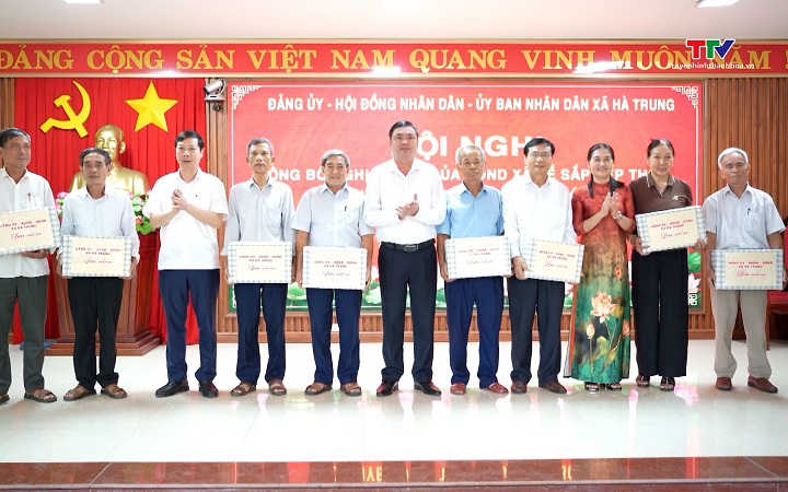 X&atilde; Kim T&acirc;n c&ocirc;ng bố c&aacute;c nghị quyết, quyết định về sắp xếp th&ocirc;n - Ảnh 1.