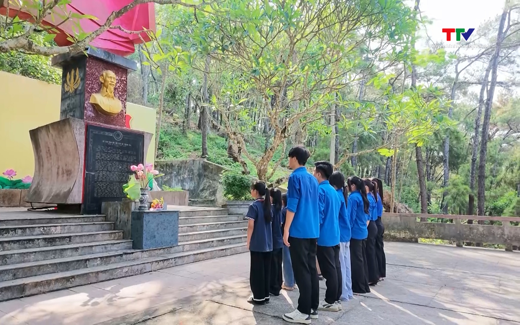 Gi&aacute;o dục truyền thống từ địa chỉ đỏ