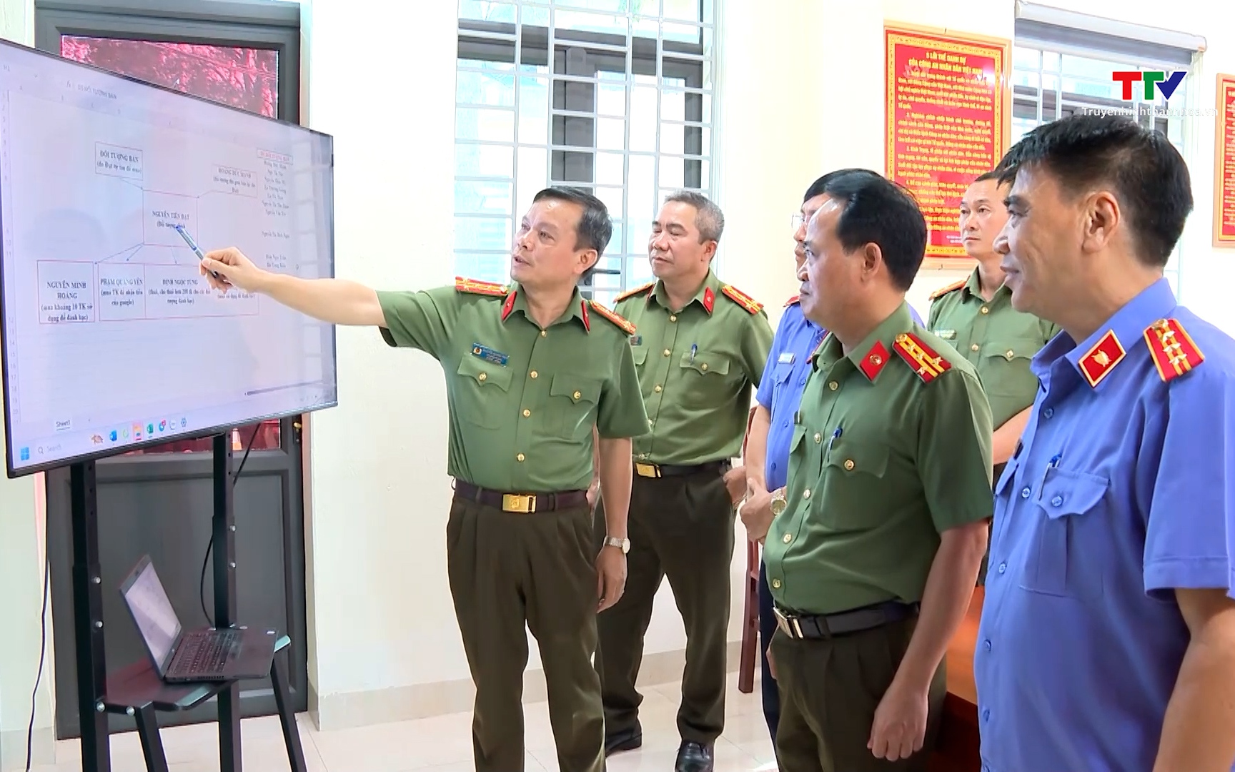 Triệt ph&aacute; th&agrave;nh c&ocirc;ng 5 chuy&ecirc;n &aacute;n, 13 vụ &aacute;n li&ecirc;n quan đến tội phạm sử dụng c&ocirc;ng nghệ cao   - Ảnh 1.