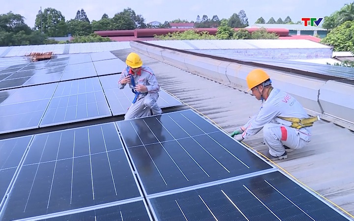 Điện mặt trời mái nhà - Xu hướng công nghệ xanh- Ảnh 1. Điện mặt trời mái nhà: Khơi nguồn năng lượng xanh cho Thanh Hóa