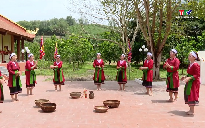 Tiềm năng phát triển du lịch cộng đồng ở Thác Mây- Ảnh 1. Vẻ đẹp trang phục dân tộc Thổ xứ Thanh