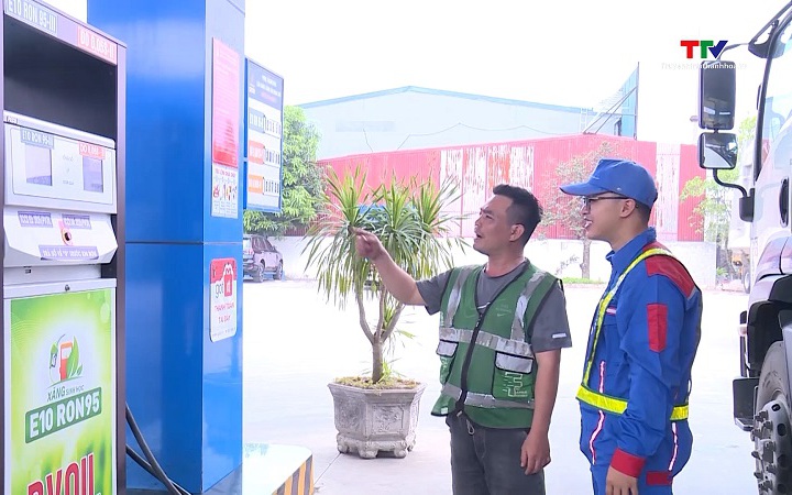 Nắng nóng kéo dài, điều hòa tiêu thụ mạnh - Ảnh 1.