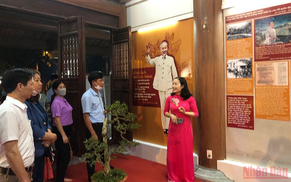 Khai mạc Trưng bày sách, tư liệu về Chủ tịch Hồ Chí Minh tại Khu lưu niệm Cát Tường -0