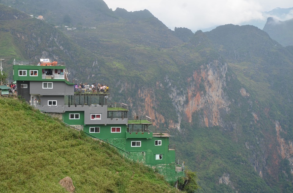 Nhà nghỉ Mã Pì Lèng Panorama được “phủ xanh“. Ảnh: Nguyễn Anh Tuấn.