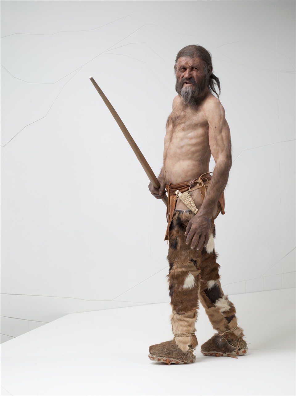 Người băng Ötzi được tái dựng. Ảnh: South Tyrol Museum of Archaeology/Ochsenreiter