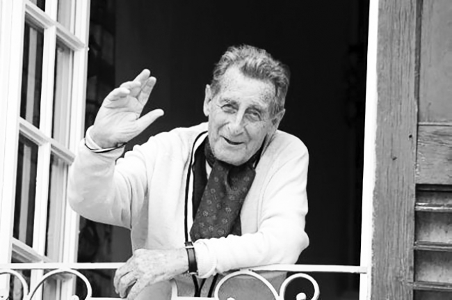 portrait-de-jean-lacouture-chez-lui-a-roussillon-le_591227_516x343.jpg