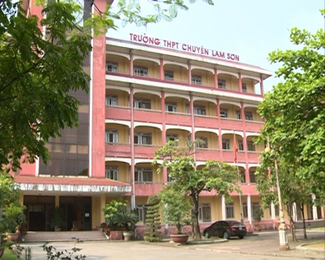 tuyen sinh truong.jpg