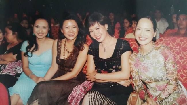 phat-thanh-vien-vang-bong-mot-thoi-thuy-hoa-toi-tung-muon-bo-nghe (2).JPG