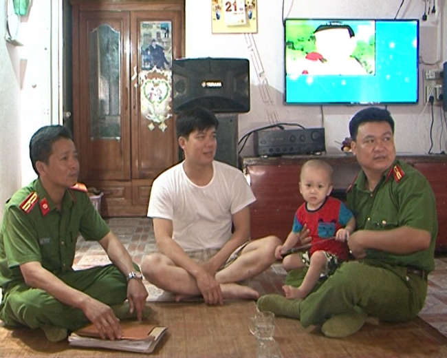 CAHL Bat 2 doi tuong bat coc tre em.avi.Still001.jpg