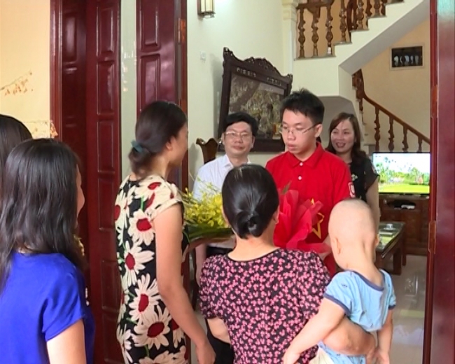 HOANG ANH DUNG HUY CHUONG BAC.avi.Still002.jpg
