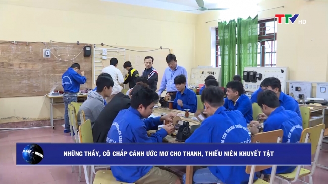 nhu g thay co chap canh cho khuyent at.jpg