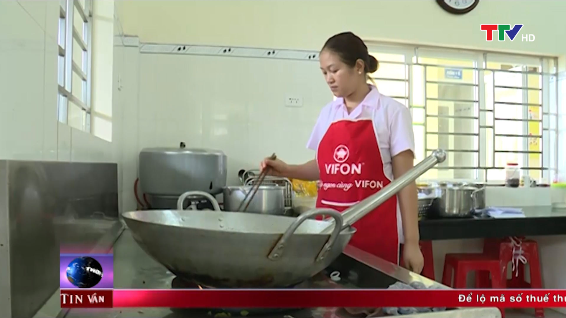 Chi cục An toàn vệ sinh thực phẩm, UBND huyện, thị xã, thành phố và UBND xã, phường, thị trấn có thẩm quyền công nhận bếp ăn tập thể.