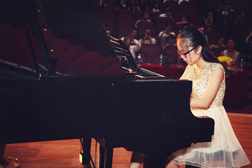 Trong b&agrave;i luận phụ, H&agrave; đ&atilde; n&oacute;i về sự giao thoa giữa ng&ocirc;n ngữ, triết học v&agrave; &acirc;m nhạc