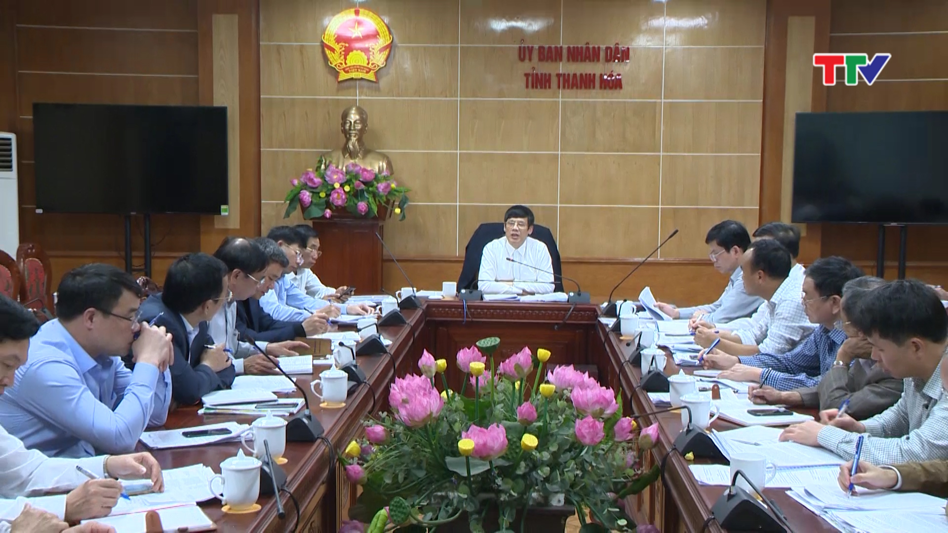 Chủ tịch UBND tỉnh Nguyễn Đình Xứng chủ trì cuộc họp xem xét, cho ý kiến dự thảo kế hoạch thực hiện một số dự án và quy hoạch trên địa bàn tỉnh 