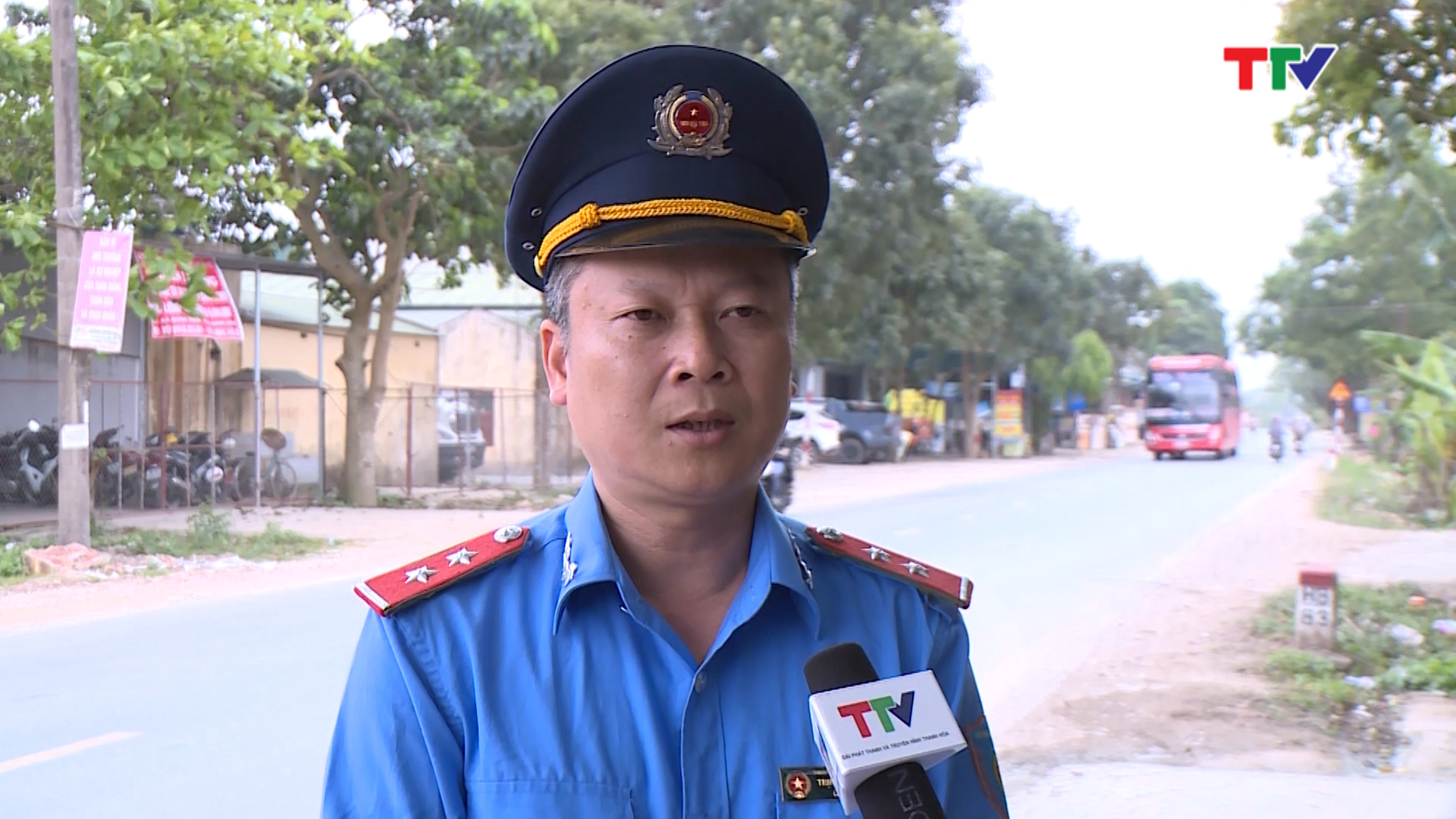 Ông Trịnh Ngọc Châu, Phó trạm trưởng Trạm kiểm tra tải trọng, Thanh tra giao thông cho biết đã phải sử dụng nhiều biện pháp nghiệp vụ để người lái xe hiểu và chấp hành nghiêm quy định về công tác kiểm tra , xử lý vi phạm