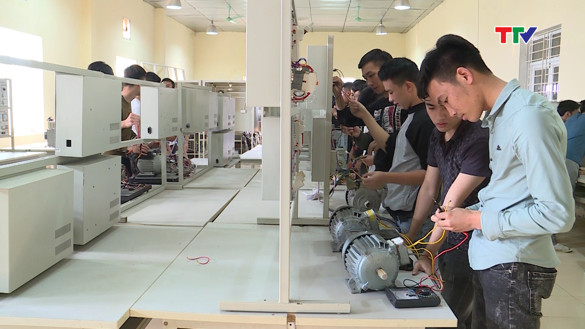 Phòng thí nghiệm vật lý Trường Đại học Hồng Đức