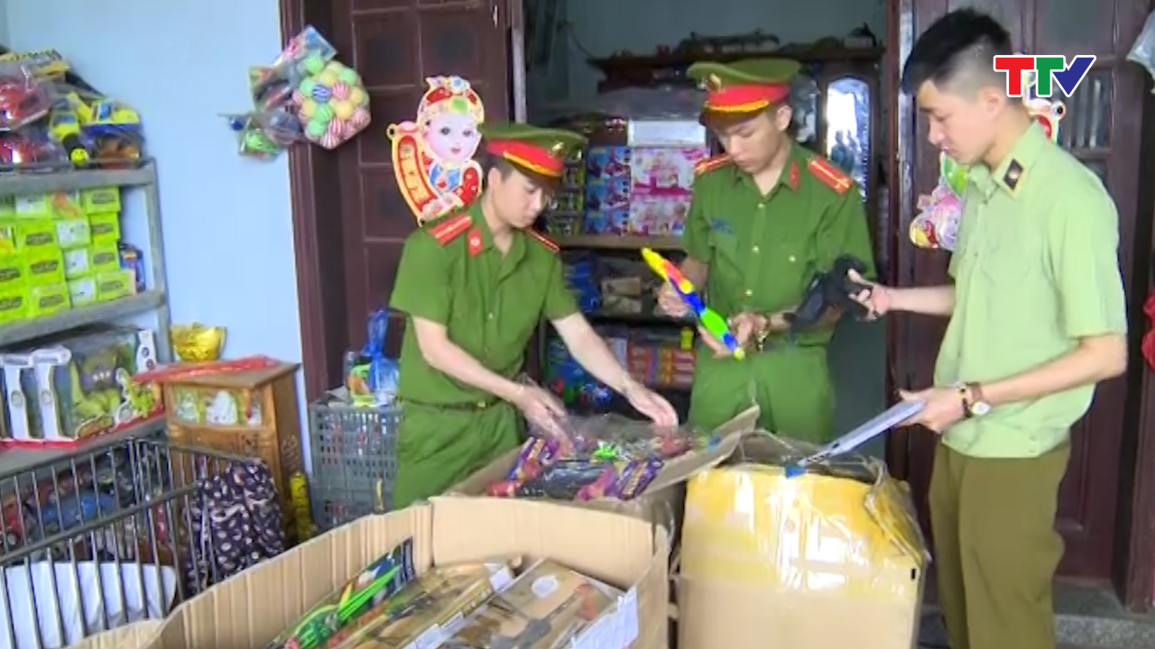 kiểm tra và thu giữ đồ chơi nguy hiểm tại 2 cơ sở kinh doanh trên địa bàn TP.Sầm Sơn