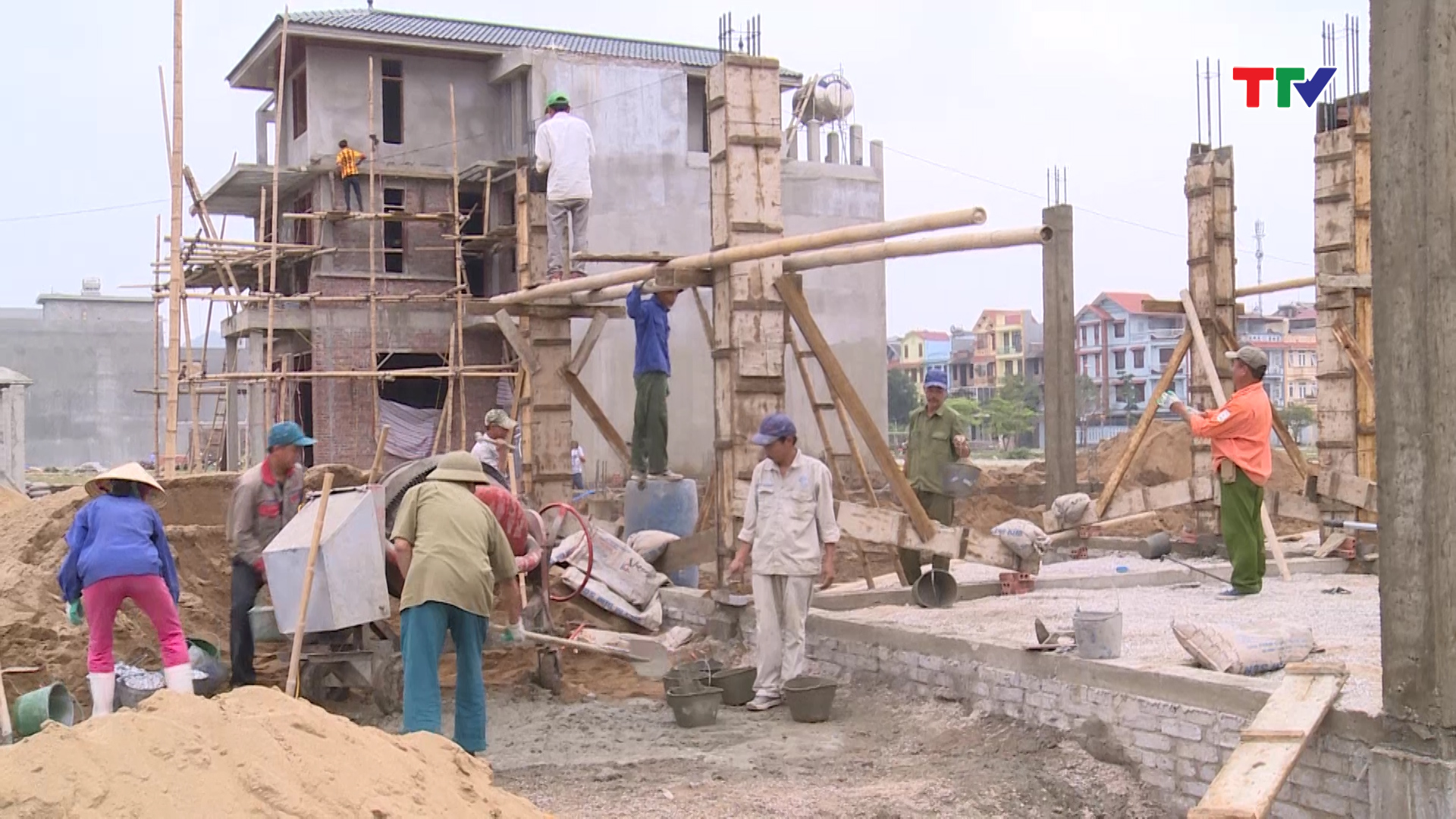  Hiện nay, khi nhận thầu xây dựng nhà ở cho người dân, nhiều nhà thầu xây dựng không thực hiện kê khai nộp thuế theo đúng Luật