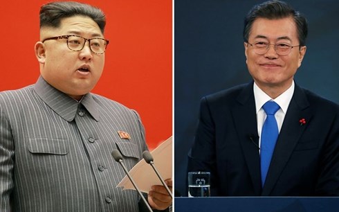 hà lãnh đạo Triều Tiên Kim Jong-un (trái) và Tổng thống Hàn Quốc Moon Jae-in (phải) chuẩn bị có cuộc gặp lịch sử cuối tháng 4 này. Ảnh: Reuters
