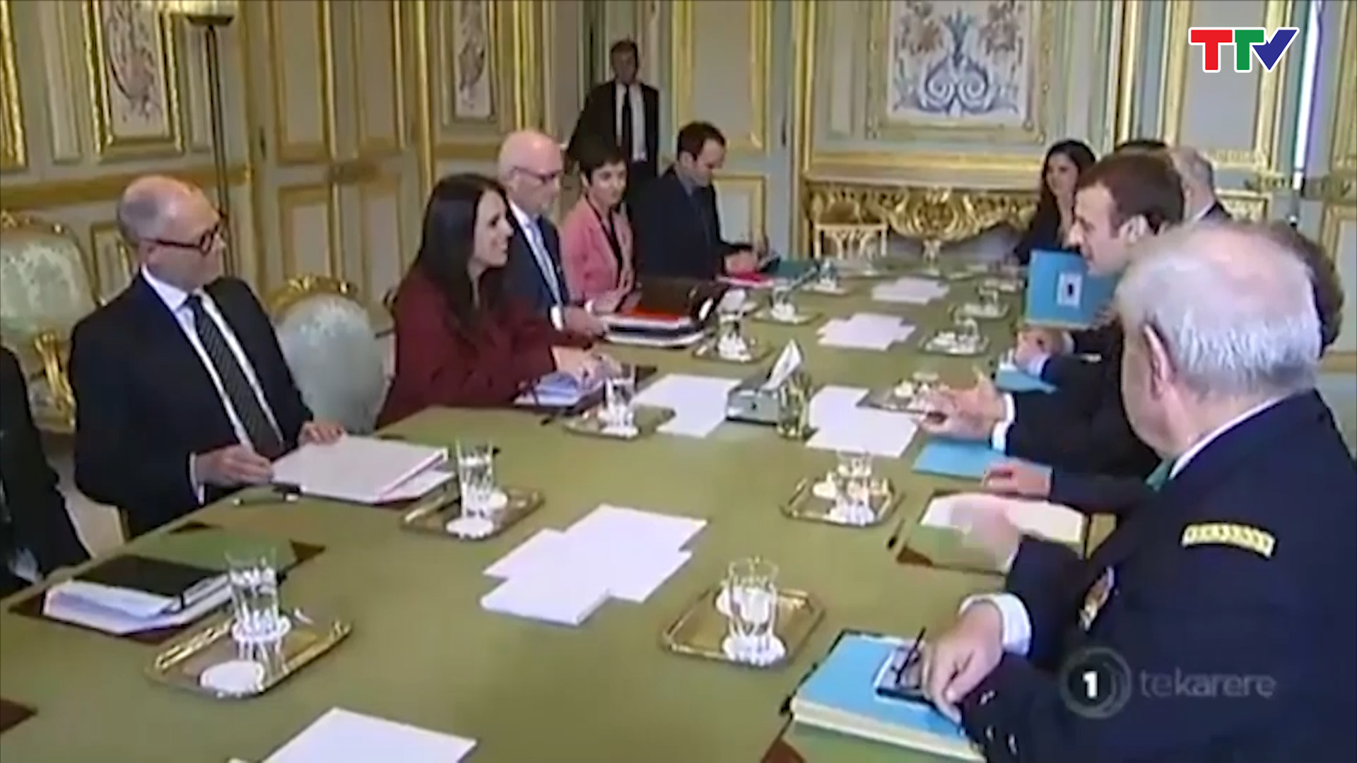 bà Ardern đã có cuộc gặp với Tổng thống Pháp Emmanuel Macron, trong đó ông Macron bày tỏ ủng hộ việc bắt đầu đàm phán thương mại EU-New Zealand.