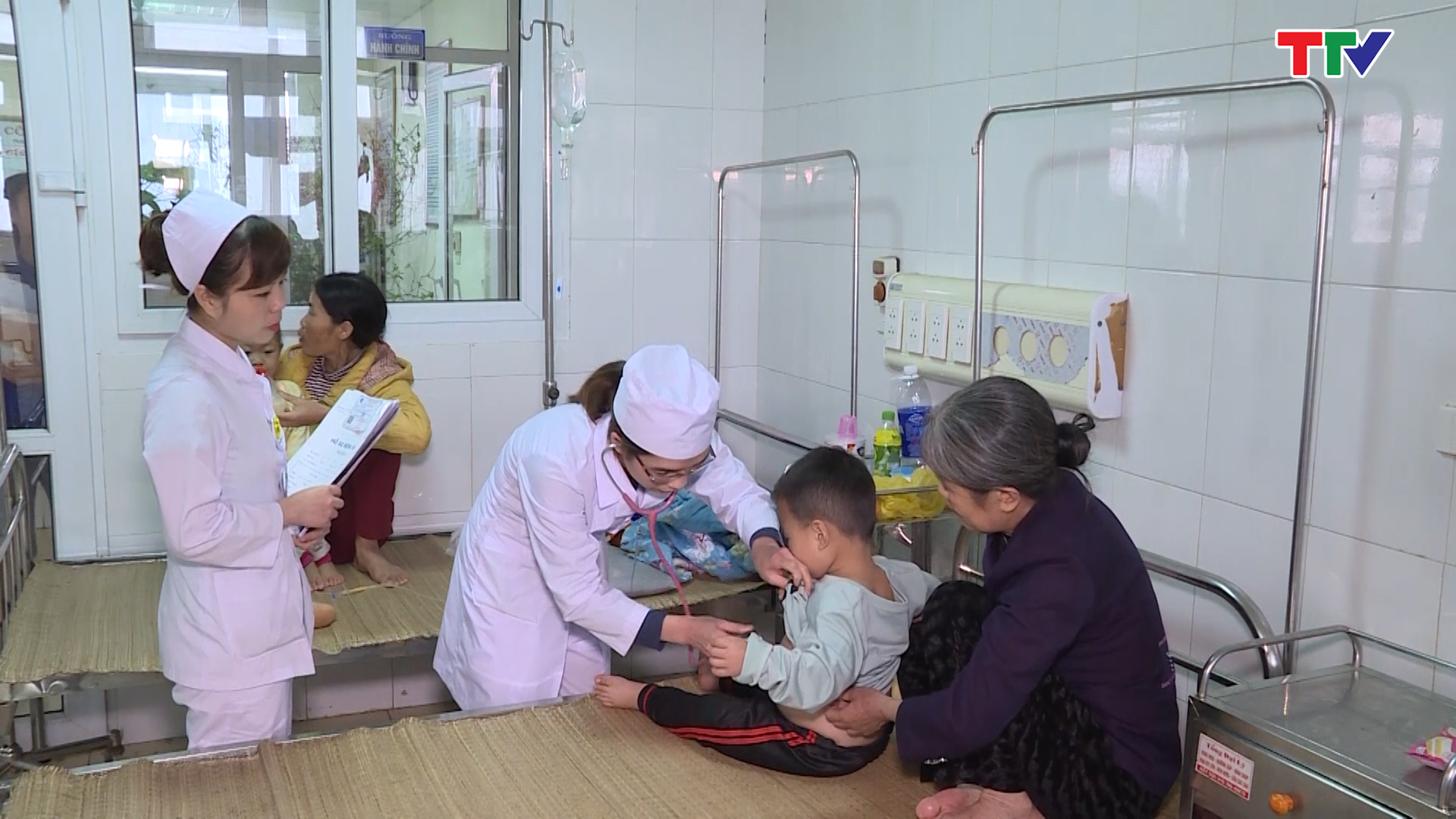 Tại Việt Nam, ước tính có khoảng 6.000 người mắc bệnh và 30.000 người mang gen Hemophilia.