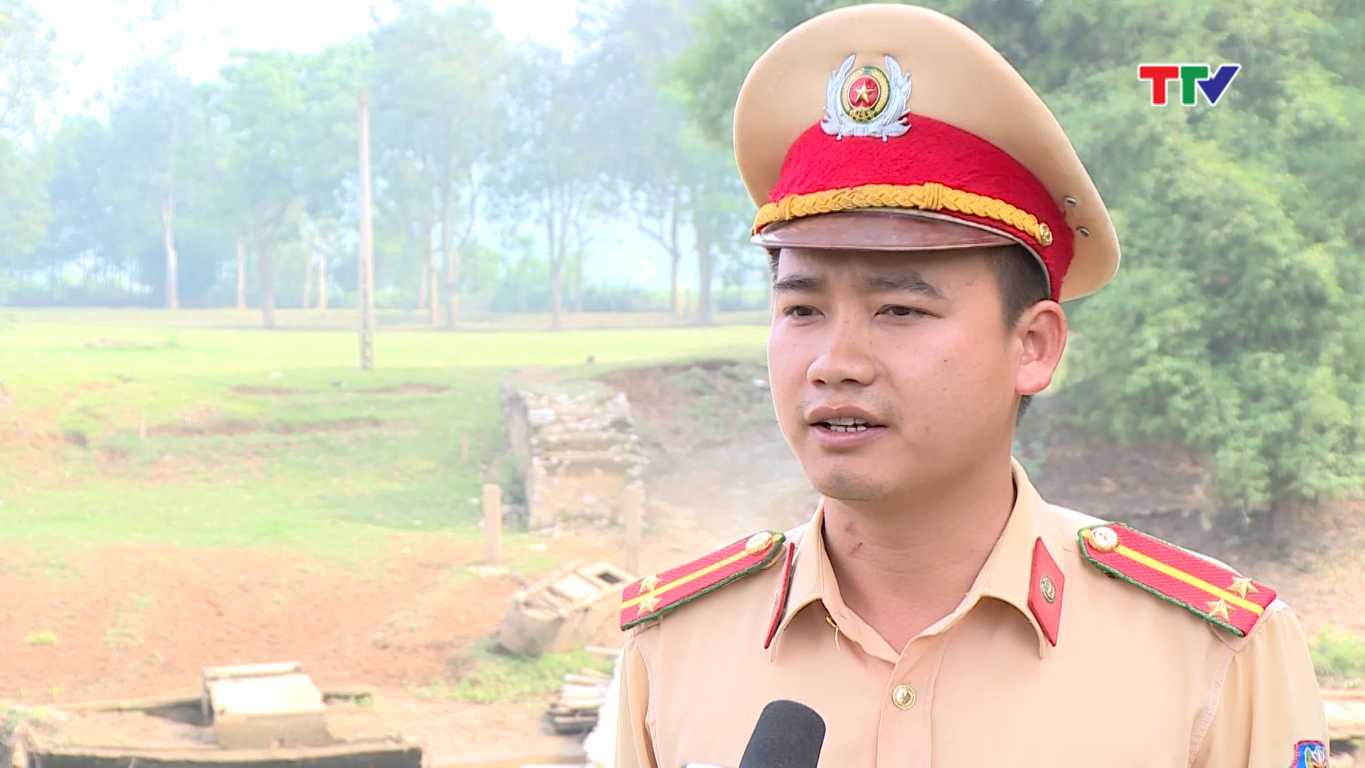 Trung úy: Lê Trọng Hùng - Đội CSGT Công an huyện Thiệu Hóa: Qua kiểm tra các bến đò đáp ứng yêu cầu, chỉ khó khăn về cầu phao