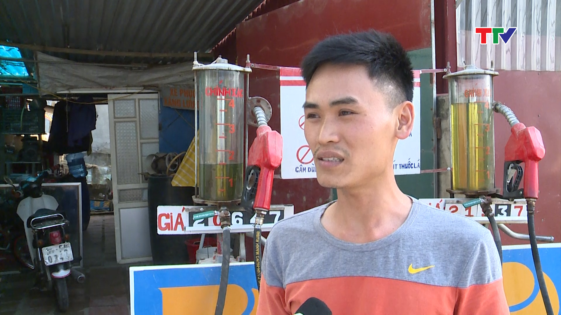 Gia đình vẫn biết không đảm bảo, nhưng vì mưu sinh nên vẫn bán. Các cơ quan chức năng cũng có đếm kiểm tra, nhưng mới chỉ nhắc nhở, chưa bị xử phạt