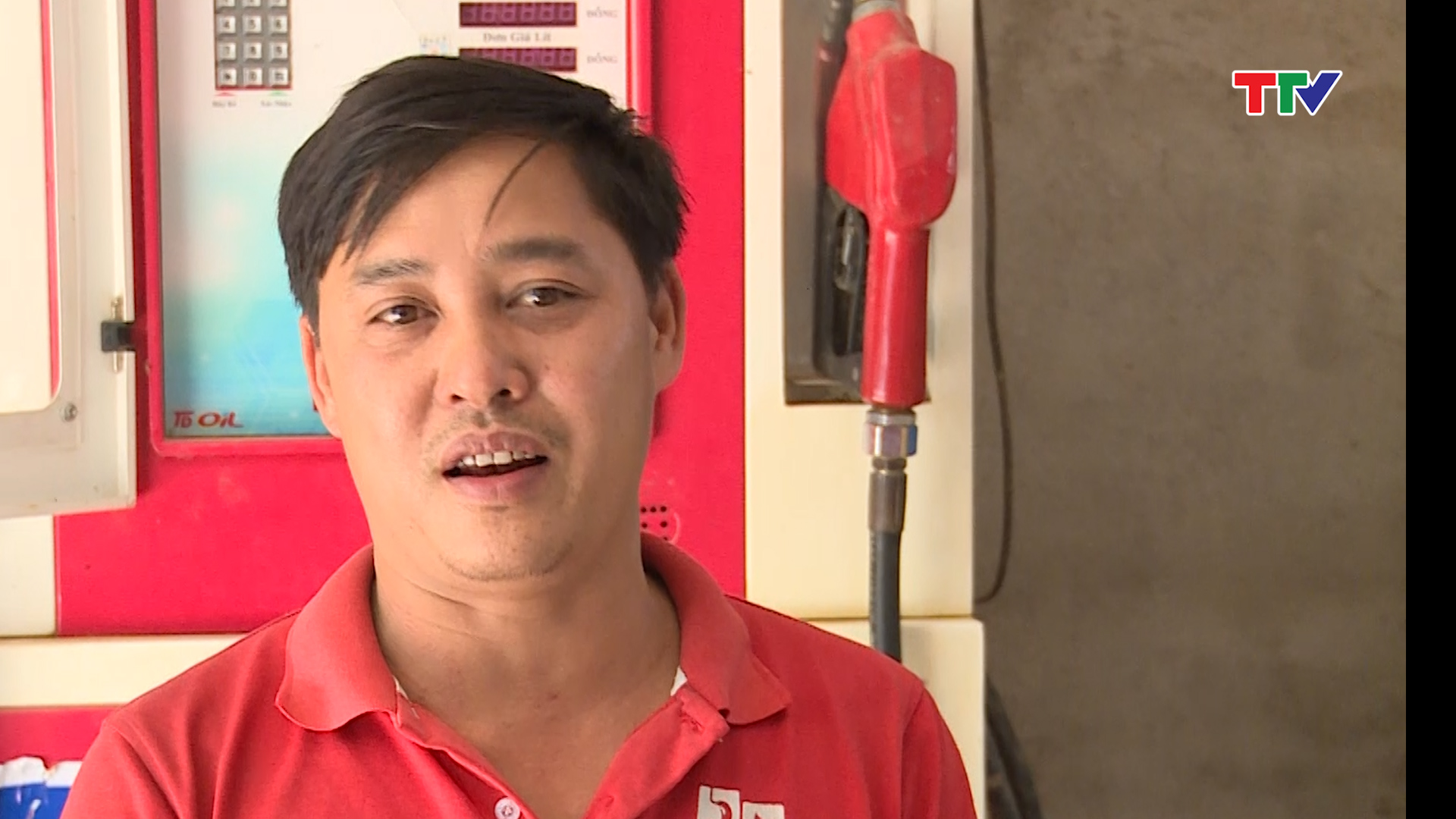 Anh Lê Xuân Toản Xã Hợp Thành, huyện Triệu Sơn (đặt mua cây bơm xăng trên mạng, sau đó người ta về lắp đặt, hứa sẽ lo đầy đủ mọi thủ tục để cây xăng hoạt động nhưng đợi mãi vẫn không thấy người bán lo xăng thủ tục