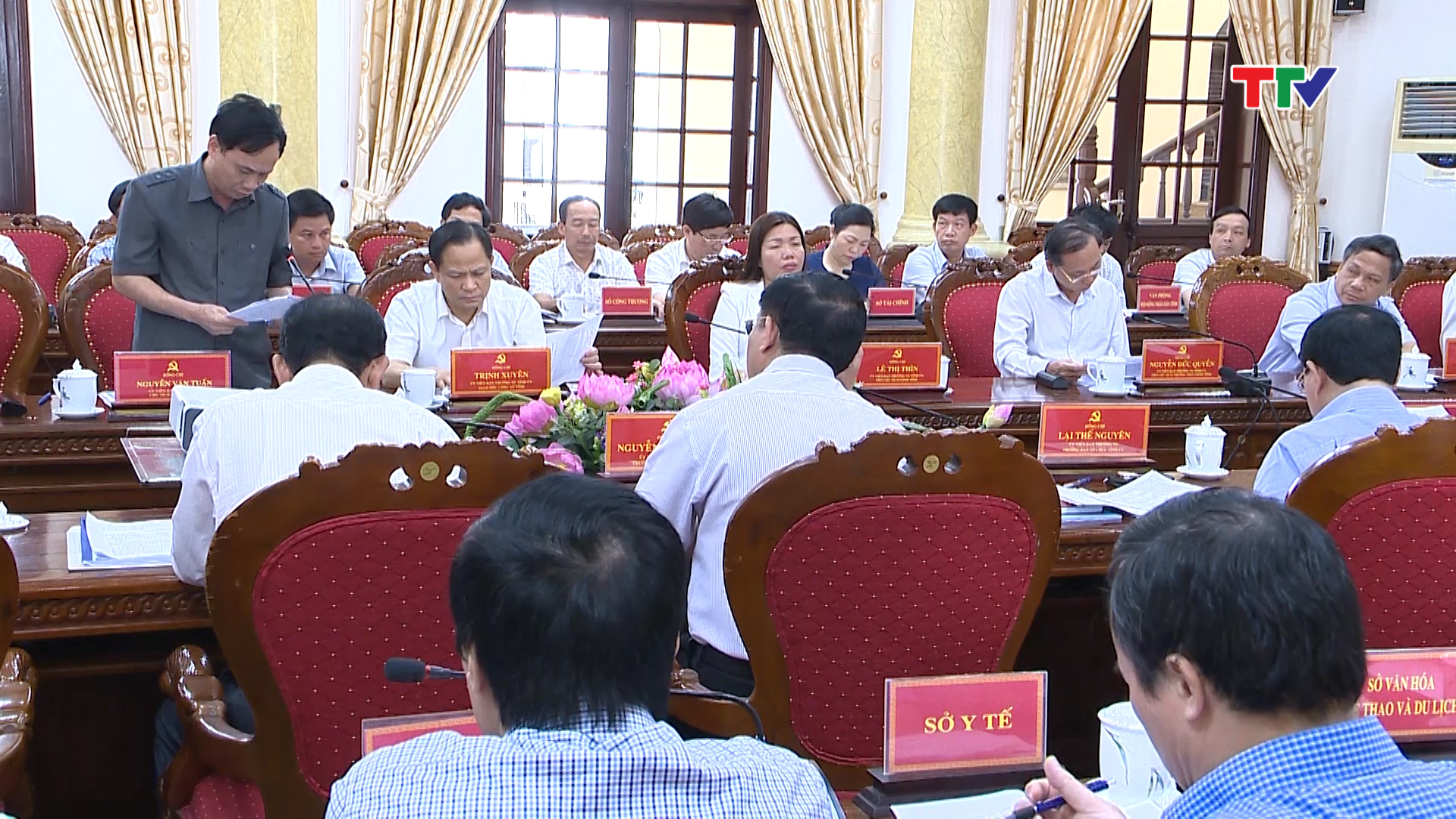  các đại biểu đã nghe và tập trung thảo luận về dự thảo Kế hoạch hành động của Ban Chấp hành Đảng bộ tỉnh