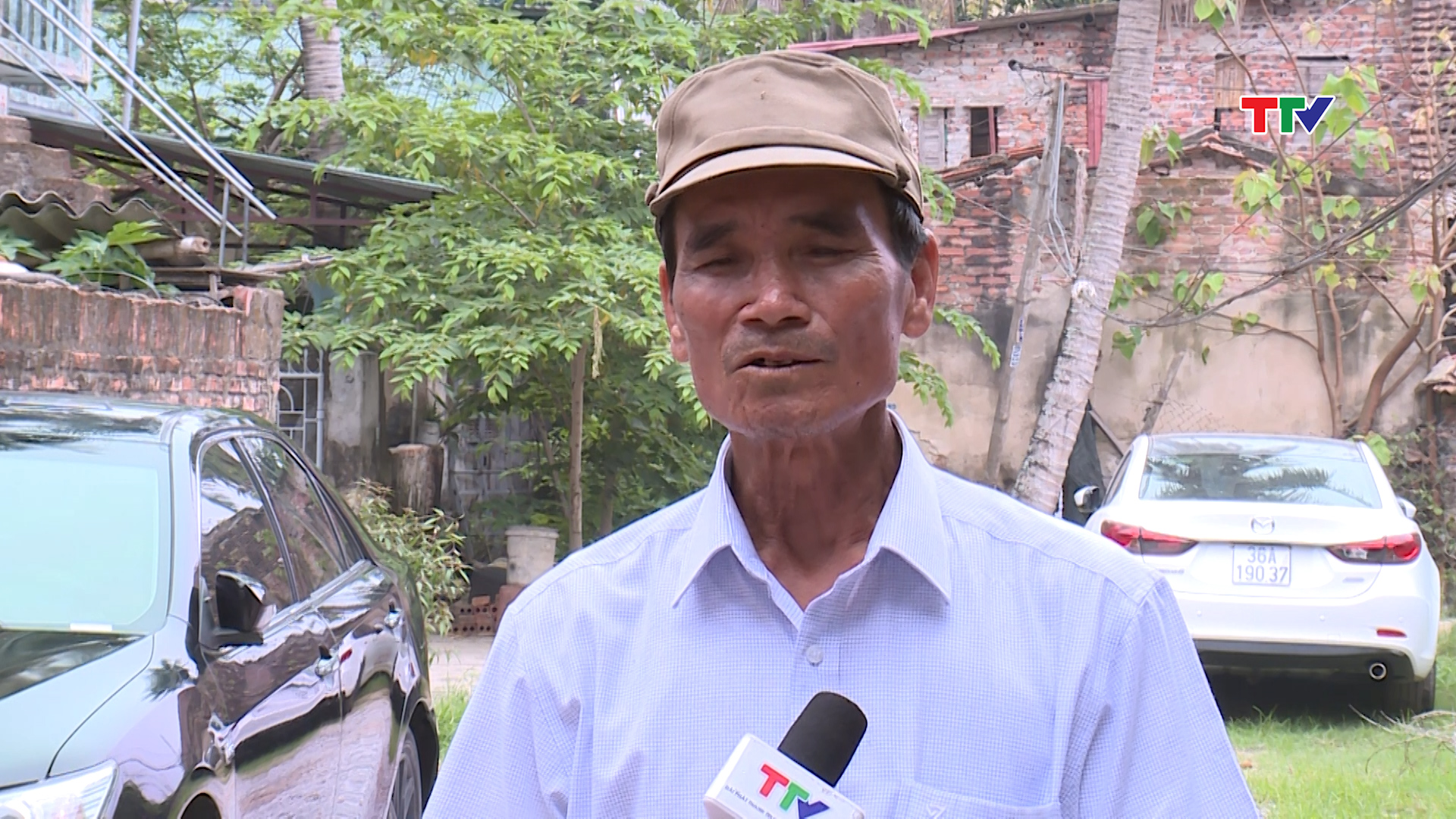 &Ocirc;ng Nguyễn Xu&acirc;n H&ograve;a Trưởng phố Quang Trung, phường Đ&ocirc;ng Hương, th&agrave;nh phố Thanh H&oacute;a (gia đ&igrave;nh &ocirc;ng Nguyễn Trọng Phong lấn chiếm đất của địa phương, sử dụng tr&aacute;i ph&eacute;p nhiều năm nay. Đ&atilde; nhiều lần y&ecirc;u cầu &ocirc;ng Phong th&aacute;o dỡ c&ocirc;ng tr&igrave;nh nhưng gia đ&igrave;nh &ocirc;ng Phong đều kh&ocirc;ng hợp t&aacute;c, g&acirc;y kh&oacute; khăn