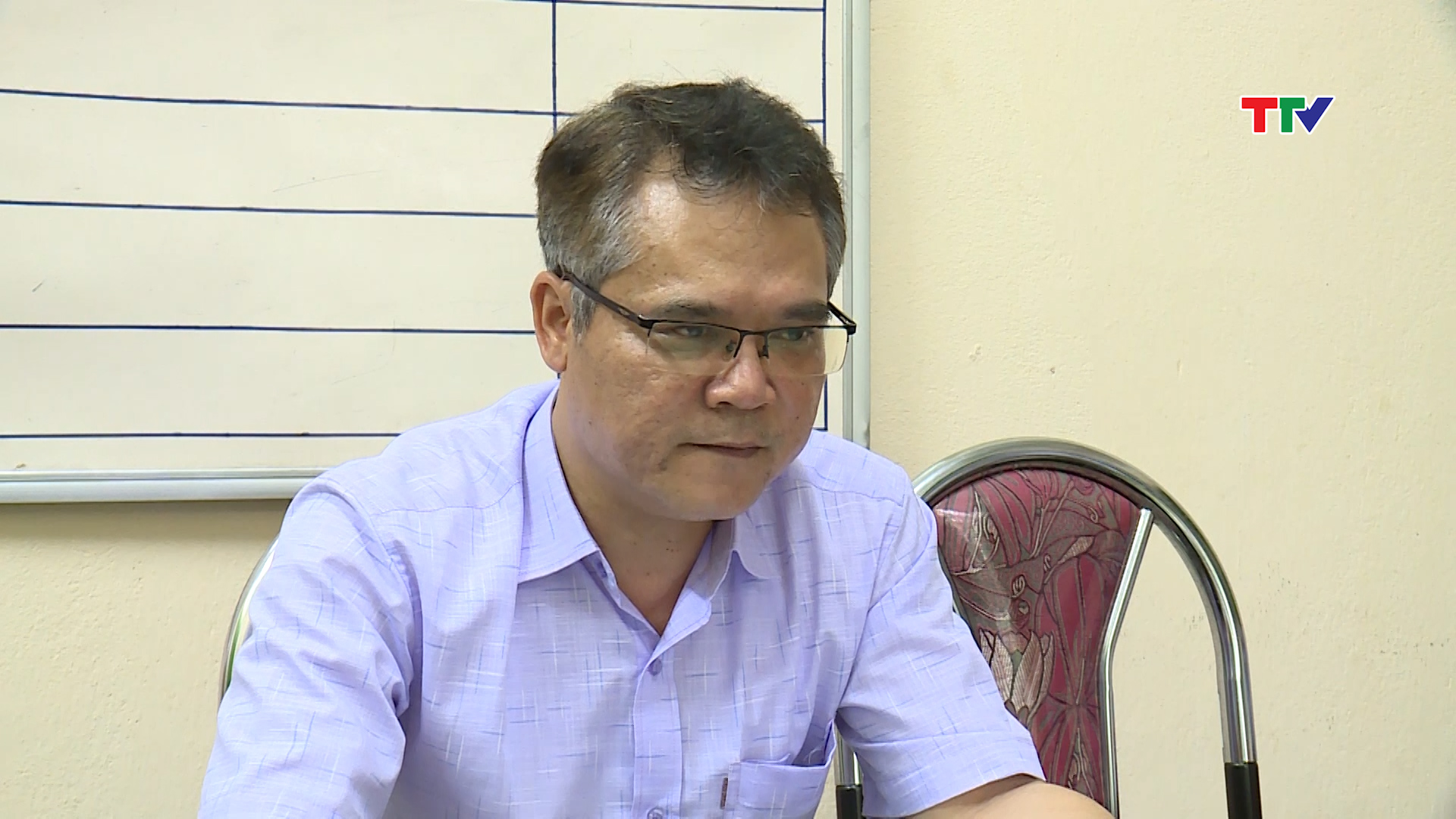 &Ocirc;ng L&ecirc; Trọng Anh B&iacute; thư, Chủ tịch UBND phường Đ&ocirc;ng Hương, th&agrave;nh phố Thanh H&oacute;a, n&oacute;i:  "Sau khi c&oacute; C&ocirc;ng văn của th&agrave;nh phố, UBND phường đ&atilde; l&agrave;m việc với gia đ&igrave;nh &ocirc;ng Phong nhưng kh&ocirc;ng th&agrave;nh. Đến nay, vụ việc vẫn chưa giải quyết xong. UBND phường Đ&ocirc;ng Hương sẽ b&aacute;o c&aacute;o UBND th&agrave;nh phố để c&oacute; phương &aacute;n giải quyết dứt điểm ".