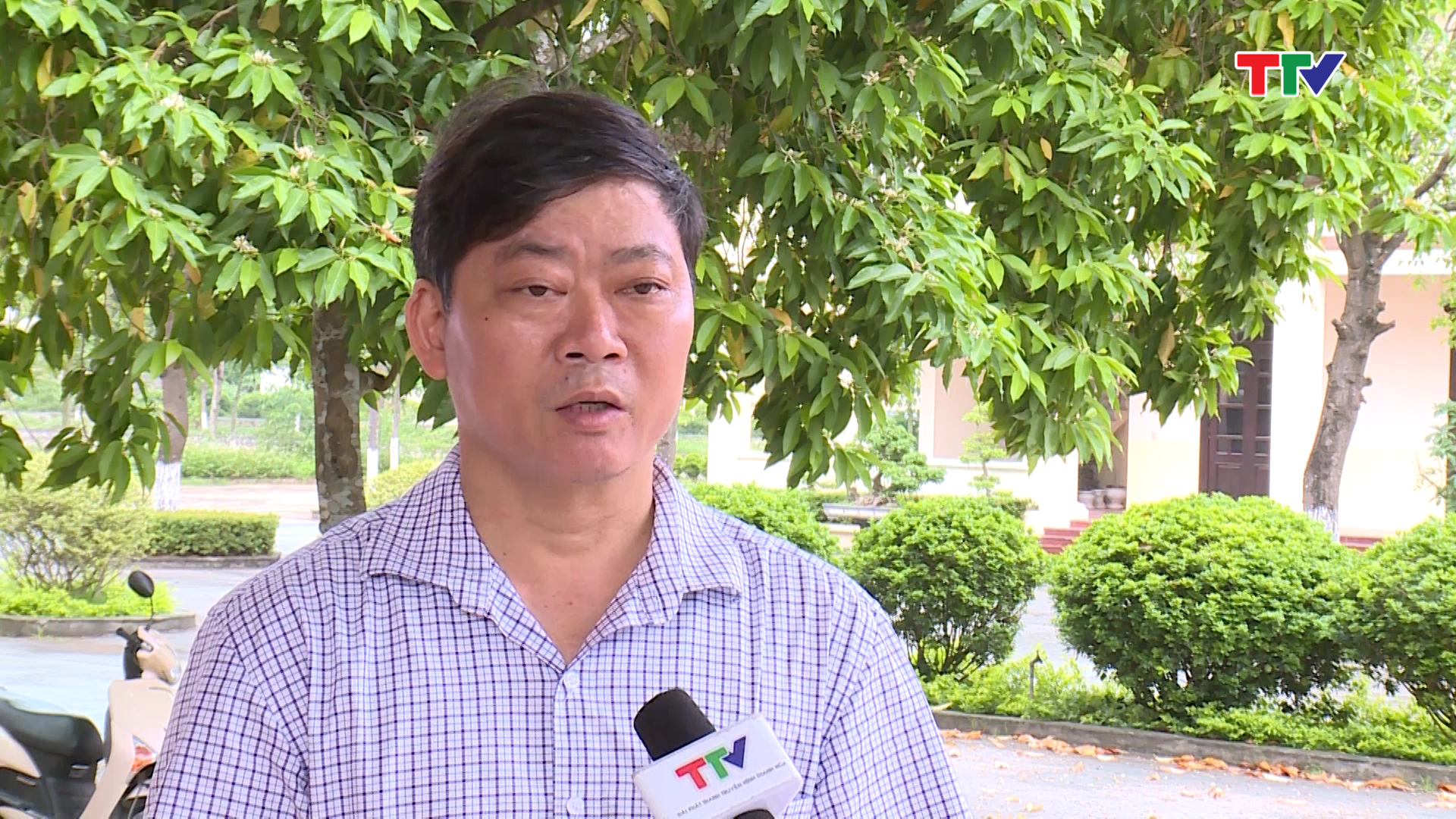 Ông Trịnh Xuân Quý - Trưởng phòng Nông nghiệp huyện Yên Định: Chúng tôi tiếp tục thực hiện nâng cao chất lượng các cửa hàng cũ, phối hợp với các xã, thị trấn, các đơn vị, các chợ mở thêm các cửa hàng thực phẩm sạch; đặc biệt những đơn vị đông dân xây dựng cửa hàng để giới thiệu sản phẩm an toàn cho người dân biết.