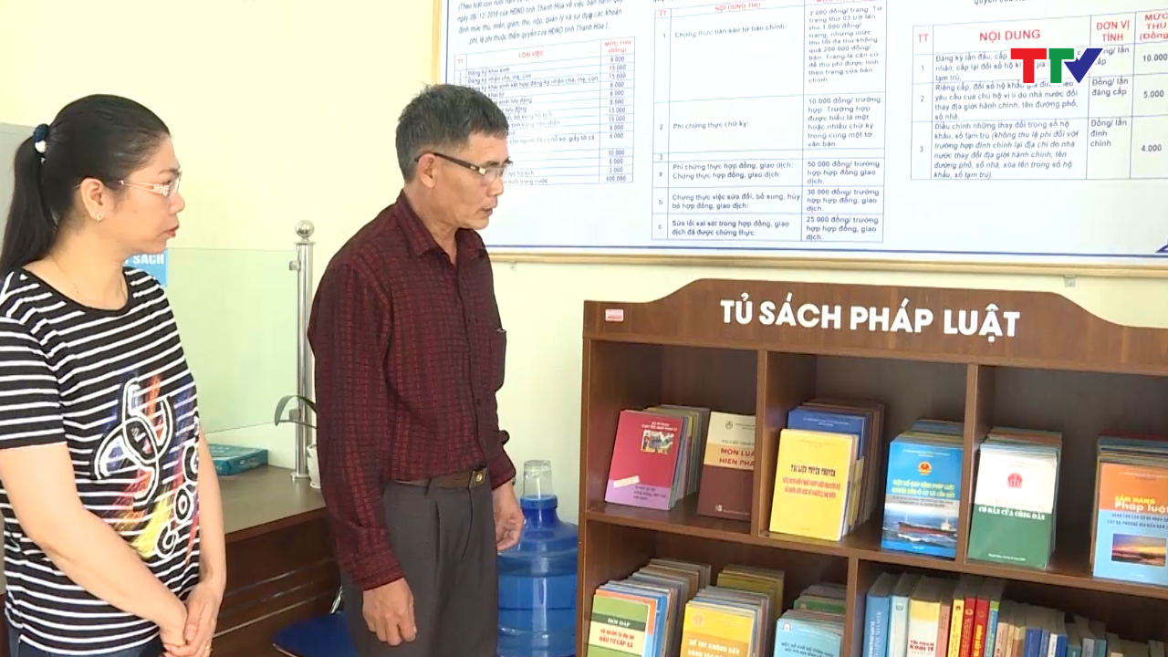 Theo cán bộ tư pháp xã Hoằng Đạo, hiện tủ sách của xã có hơn 200 đầu sách, 10 trong số 13 thôn đều có tủ sách pháp luật, nhưng số lượng người đến tham khảo, nghiên cứu hàng năm chỉ đếm trên đầu ngón tay.