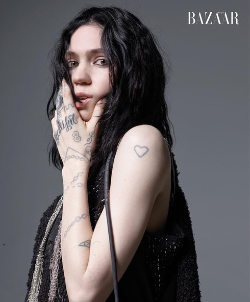 Vốn là một gương mặt không mấy nổi tiếng nhưng Grimes đã trở thành tâm điểm tìm kiếm của cư dân mạng.