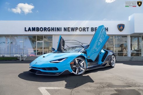 Trong đợt triệu hồi này, có ít nhất 11 chiếc hypercar cần phải thay thế tem trọng lượng nói trên.  Lamborghini Centenario là mẫu xe được Lamborghini sản xuất giới hạn với 20 chiếc coupe mui cứng và 20 chiếc Roadster mui trần. Xe lần đầu được ra mắt tại Triển lãm Ôtô Quốc tế Geneva 2016.
