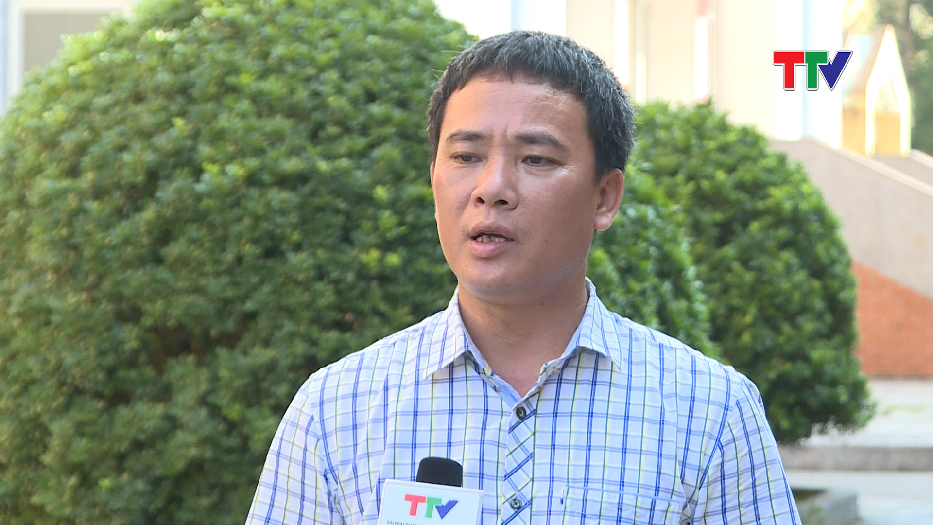 Ông Hà Huy Tâm - Trưởng phòng Văn hóa thông tin thành phố Thanh Hóa: Hiện có một số hộ chưa tìm hiểu kỹ về Luật quảng cao nên có nhiều biển hiệu vi phạm nghị định 158, thành phố đã lập đoàn kiểm tra, nếu nhẹ thì nhắc nhở hướng dẫn, mức nặng hơn buộc tháo dỡ.