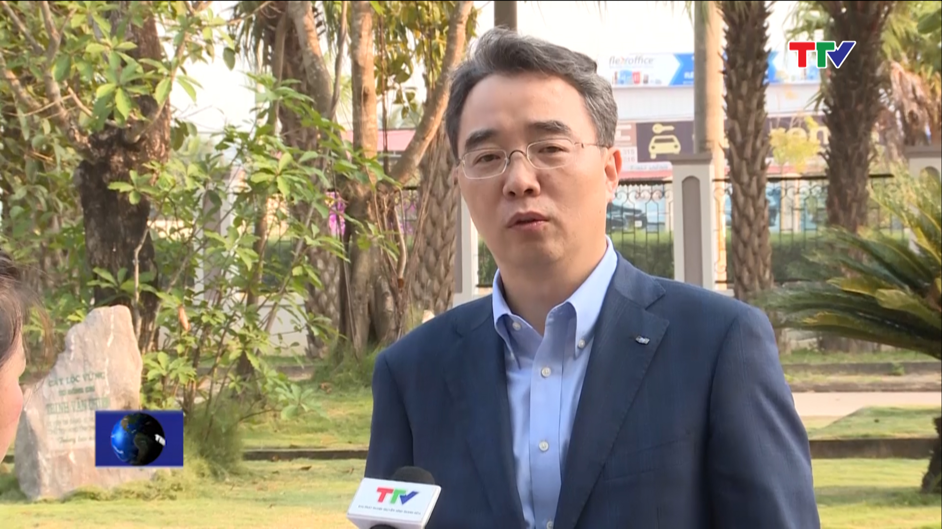  Ông Hee Jin Ahn (Giám đốc công ty DOSAN Việt Nam) cho biết:  "Chúng tôi sẽ báo cáo với công ty mẹ ở Hàn Quốc về việc mở Chi nhánh tại Thanh Hoá để đóng góp thuế cho tỉnh trong quá trình xây dựng nhà máy "
