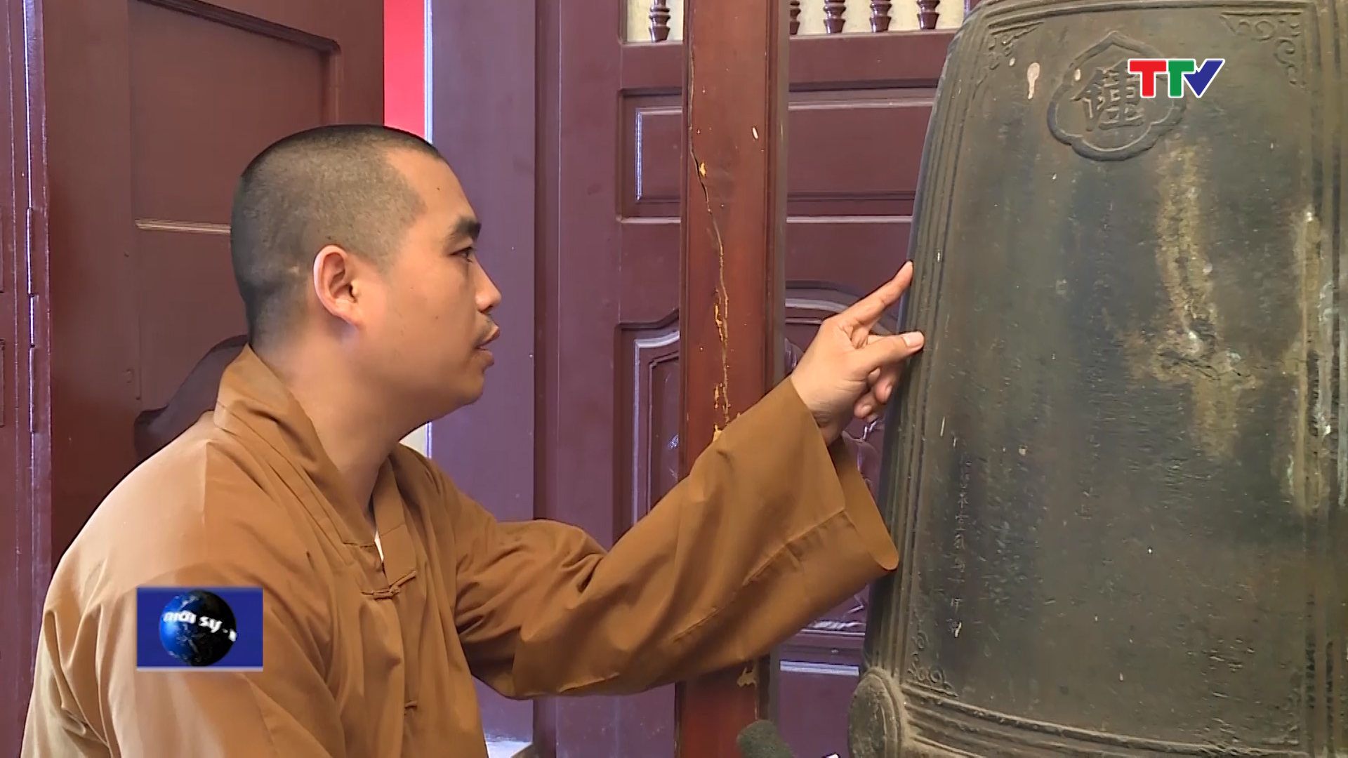  Đại đức Thích Nguyên Đại cho biết:  "Chữ ghi trên chuông cho biết những thông tin về địa chỉ: Tĩnh Gia phủ, Ngọc Sơn huyện, Du Độ xã. Năm đúc chuông ghi rất rõ, quả chuông này đúc vào năm Gia Long thứ 11, hoàn thành vào ngày tốt tháng 9 "