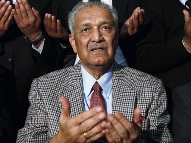Nh&agrave; khoa học Pakistan Abdul Qadeer Khan từng bị c&aacute;o buộc b&aacute;n c&ocirc;ng nghệ hạt nh&acirc;n cho một loạt quốc gia, trong đ&oacute; c&oacute; Triều Ti&ecirc;n (Ảnh: Reuters)