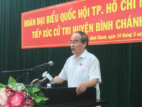 Uỷ viên Bộ Chính trị, Bí thư Thành uỷ TPHCM Nguyễn Thiện Nhân phát biểu tại hội nghị tiếp xúc cử tri