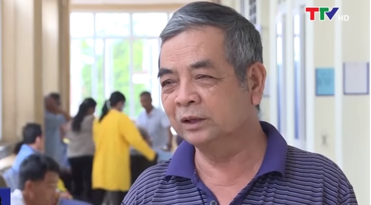 Ông Hoàng Văn Năng, Xã Thiệu Châu, huyện Thiệu Hóa: Tôi mắc bệnh tim mạch rồi bệnh gan, cả cao huyết áp nên thường xuyên phải đi viện. Tôi rất mong được ngành Y tế quan tâm, thành lập Khoa riêng dành cho người cao tuổi chúng tôi để chúng tôi được chăm sóc tốt hơn.