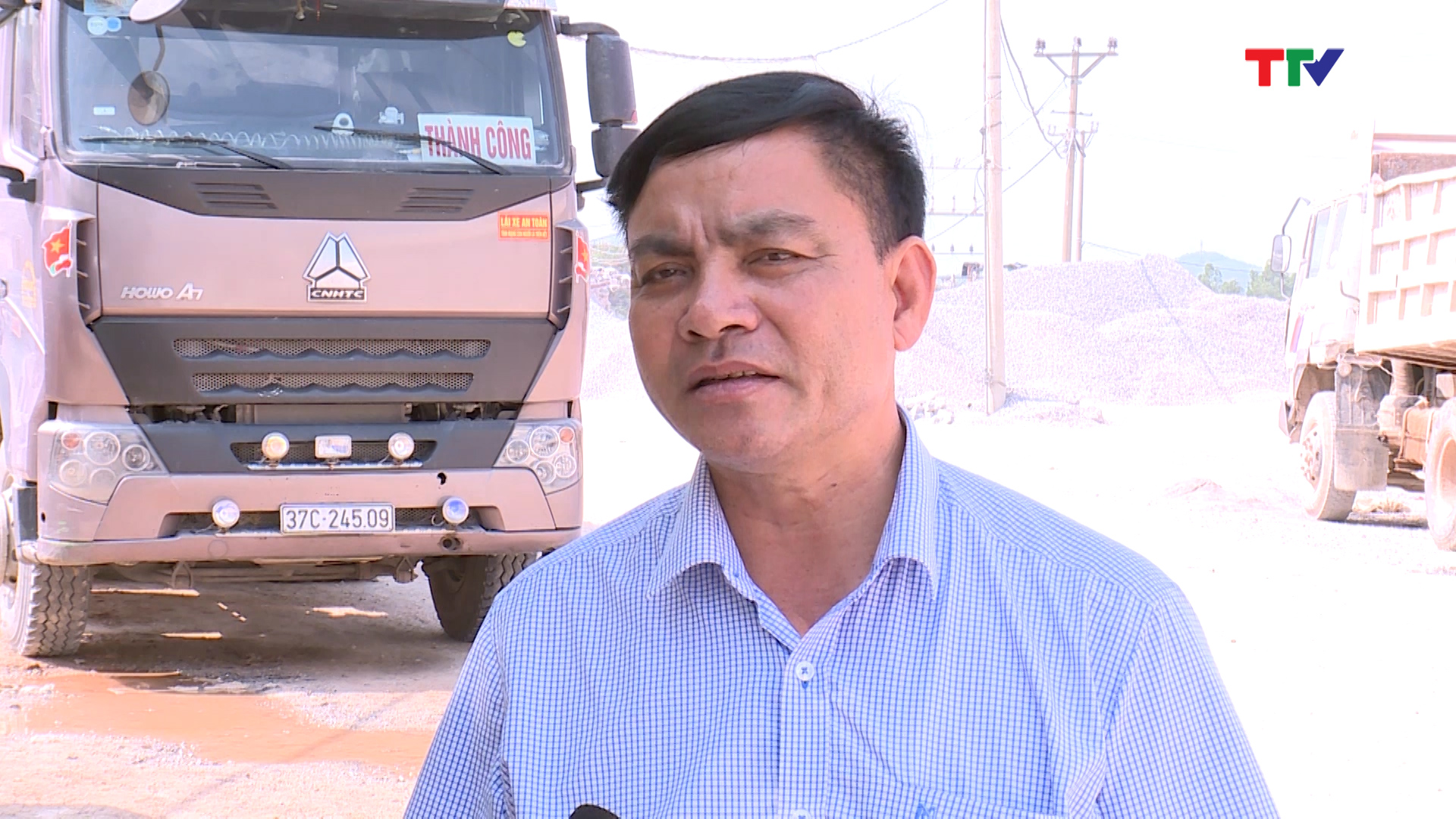 Ông Nguyễn Văn Hoàng, Giám đốc Công ty TNHH Hoàng Trường: Được sự tuyên truyền của các lực lượng chức năng, công ty đã chấp hành nghiêm quy định về tải trọng phương tiện, nghiêm cấm các lái xe chở quá tải.
